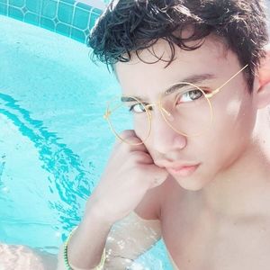 Meet your Posher, Eduardo